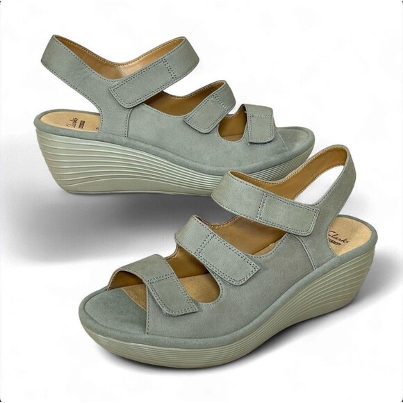 Clarks Reedly Juno Wedge Sandals Womens 8W Sage Nubuck Leather Triple Strap Shoe - Picture 1 of 15